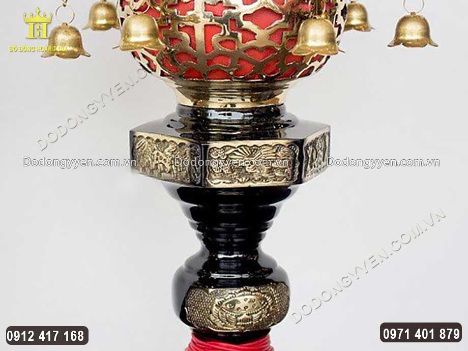 Từng họa tiết hoa văn tr&ecirc;n vật phẩm đều được chạm khắc sắc n&eacute;t